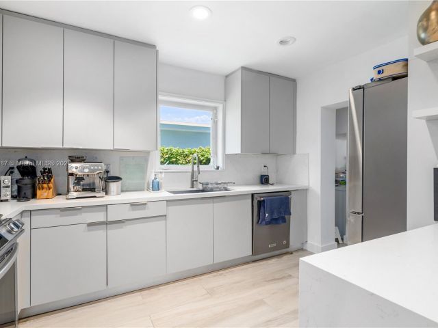 Home for sale at 719 W 51st St - photo 6204858