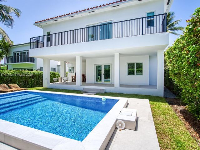 Home for sale at 719 W 51st St - photo 6204865