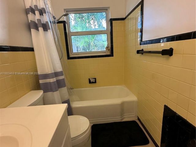 3-bedroom home for rent in Riviera Beach - 201 E 28th St 0 - MondialRealty