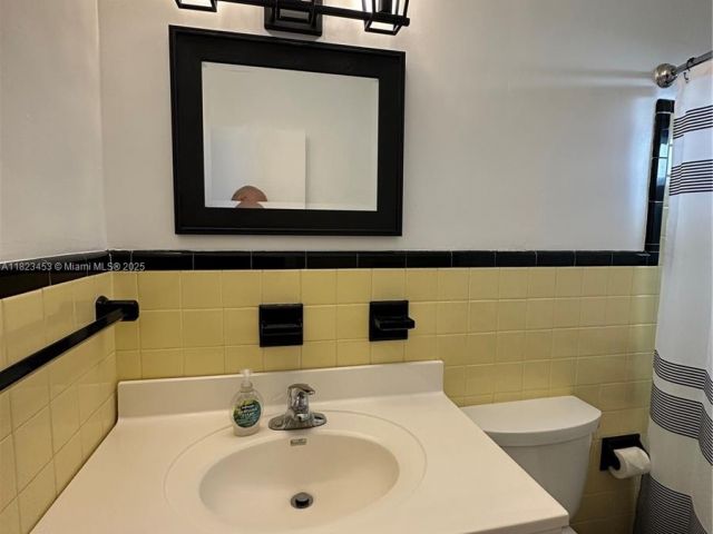 3-bedroom home for rent in Riviera Beach - 201 E 28th St 0 - MondialRealty