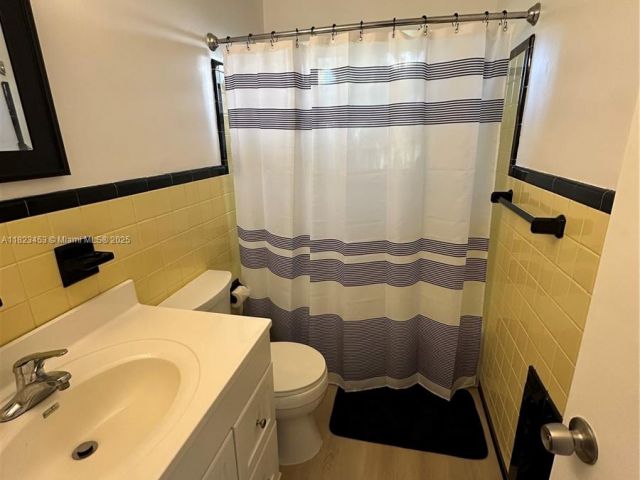 3-bedroom home for rent in Riviera Beach - 201 E 28th St 0 - MondialRealty