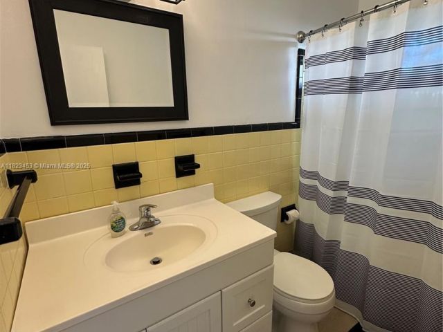 3-bedroom home for rent in Riviera Beach - 201 E 28th St 0 - MondialRealty