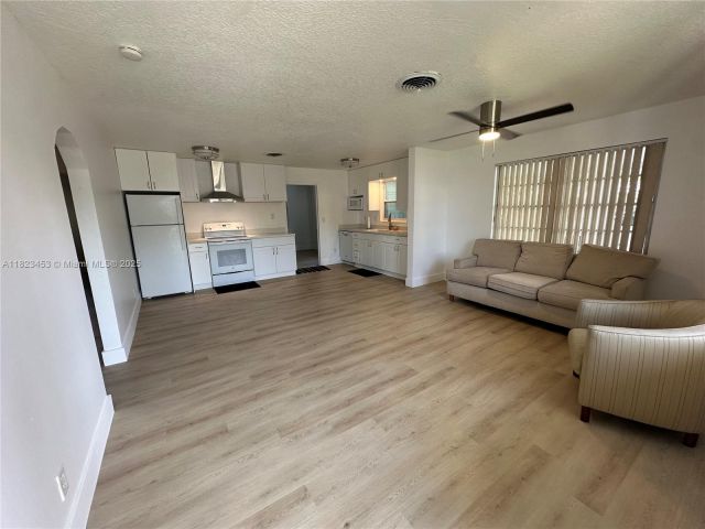 3-bedroom home for rent in Riviera Beach - 201 E 28th St 0 - MondialRealty