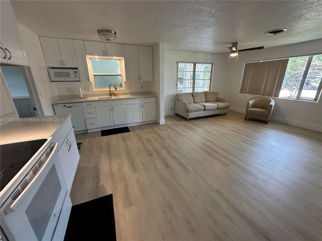 3-bedroom home for rent in Riviera Beach - 201 E 28th St 0 - MondialRealty