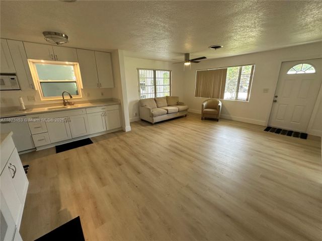 3-bedroom home for rent in Riviera Beach - 201 E 28th St 0 - MondialRealty