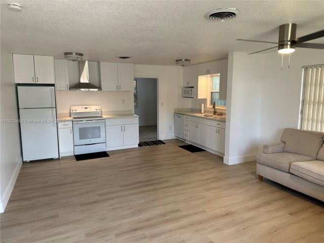 3-bedroom home for rent in Riviera Beach - 201 E 28th St 0 - MondialRealty