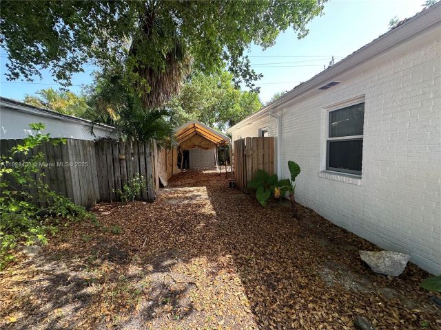 3-bedroom home for rent in Riviera Beach - 201 E 28th St 0 - MondialRealty