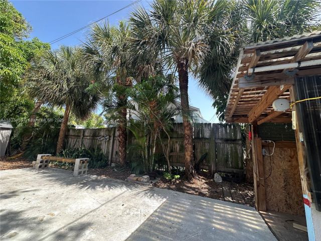 3-bedroom home for rent in Riviera Beach - 201 E 28th St 0 - MondialRealty
