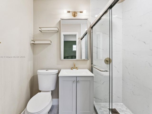 Home for sale at 919 NE 4th St - photo 6194568