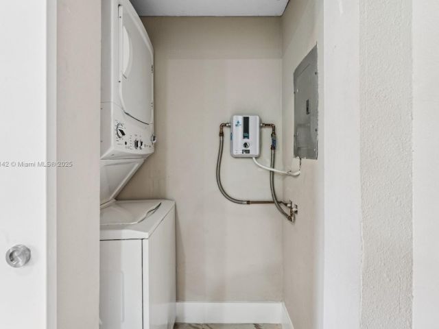 Home for sale at 919 NE 4th St - photo 6194572