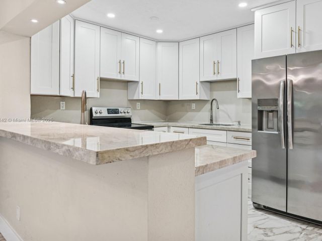 Home for sale at 919 NE 4th St - photo 6194575