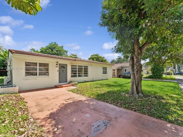 Home for sale at 919 NE 4th St - photo 6194585