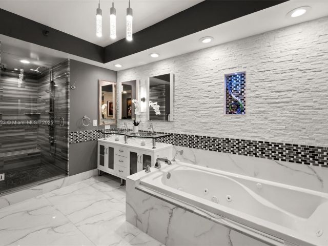 Apartment for sale  Unit #201 - photo 6199322