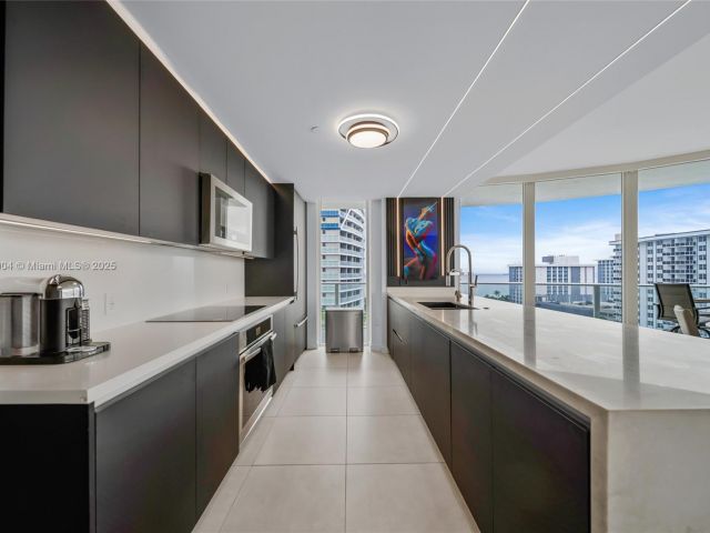 Apartment for sale  Unit #1100 - photo 6198757