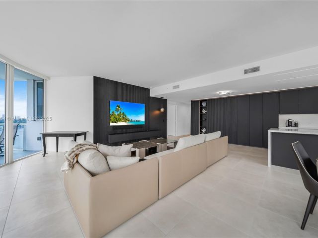 Apartment for sale  Unit #1100 - photo 6198759