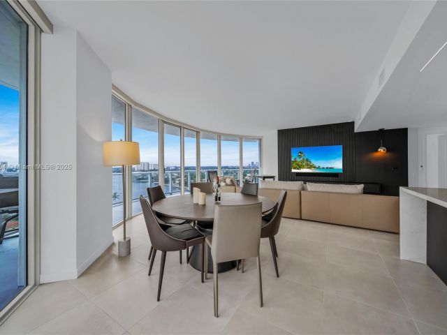 Apartment for sale  Unit #1100 - photo 6198760