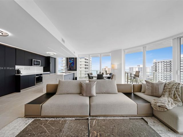 Apartment for sale  Unit #1100 - photo 6198764