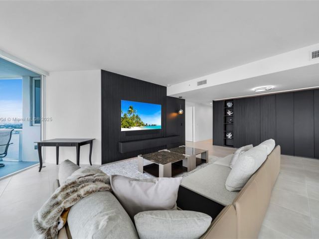 Apartment for sale  Unit #1100 - photo 6198765