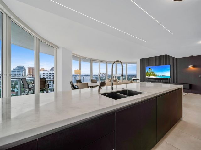 Apartment for sale  Unit #1100 - photo 6198766