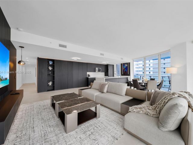 Apartment for sale  Unit #1100 - photo 6198768