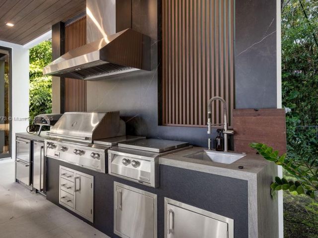 Home for sale at 6850 SW 73rd Ct - photo 6194364