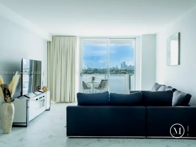 1-bedroom condo for sale in Miami Beach - 1100 West Ave 510 - MondialRealty