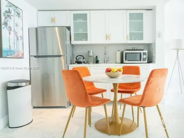 1-bedroom condo for sale in Miami Beach - 1100 West Ave 510 - MondialRealty