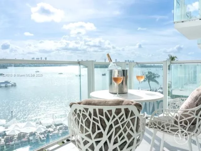 1-bedroom condo for sale in Miami Beach - 1100 West Ave 510 - MondialRealty