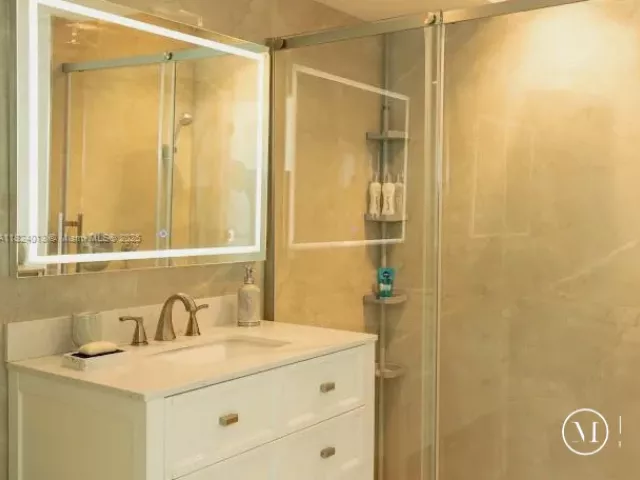 1-bedroom condo for sale in Miami Beach - 1100 West Ave 510 - MondialRealty