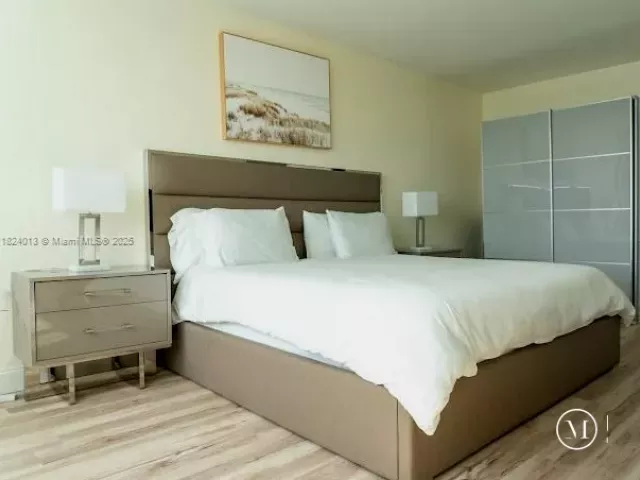 1-bedroom condo for sale in Miami Beach - 1100 West Ave 510 - MondialRealty