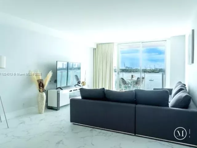 1-bedroom condo for sale in Miami Beach - 1100 West Ave 510 - MondialRealty