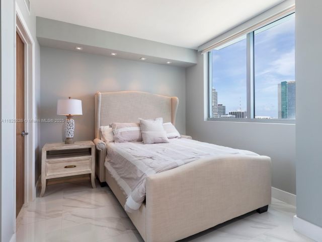 Apartment for rent  Unit #3901 - photo 6200354