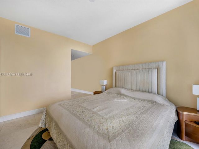Apartment for sale  Unit #1402 - photo 6190150