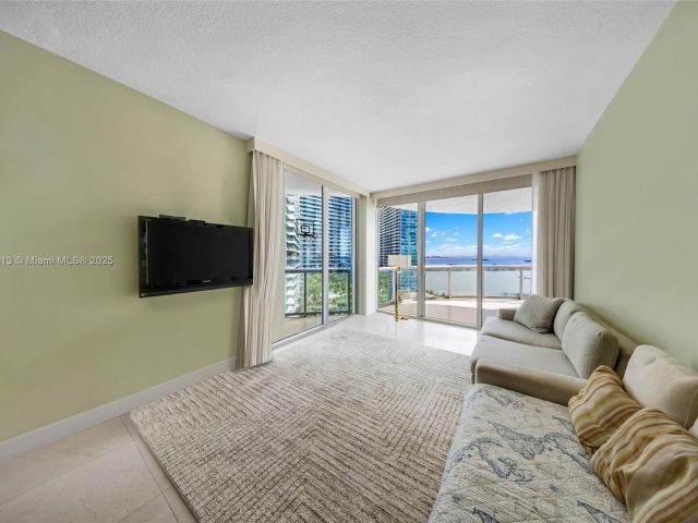 Apartment for sale  Unit #1402 - photo 6190157