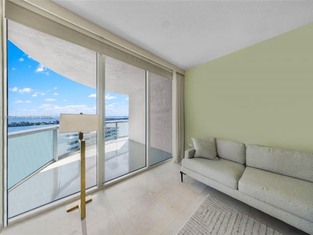 Apartment for sale  Unit #1402 - photo 6190158