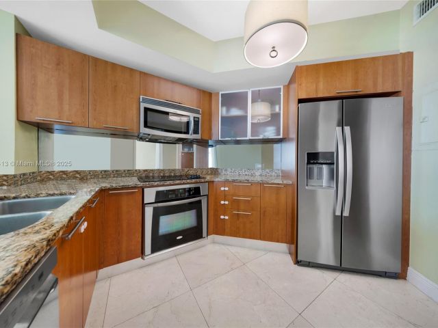 Apartment for sale  Unit #1402 - photo 6190163