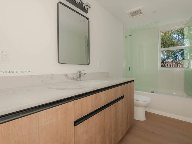 Home for sale at 824 SE 12 ct 1 - photo 6191653