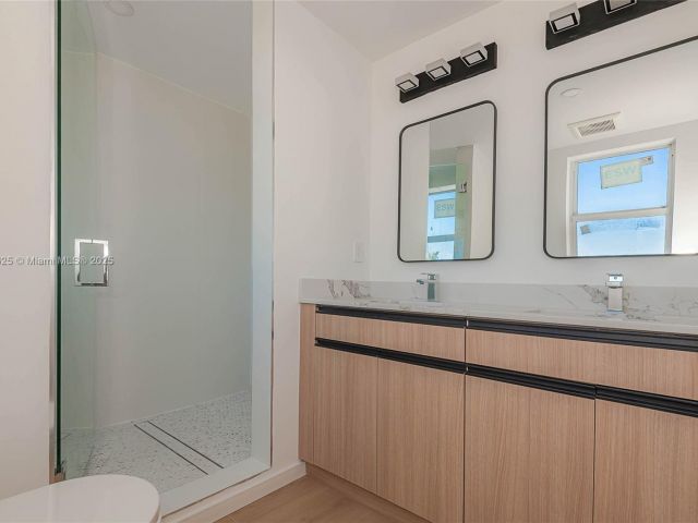 Home for sale at 824 SE 12 ct 1 - photo 6191654