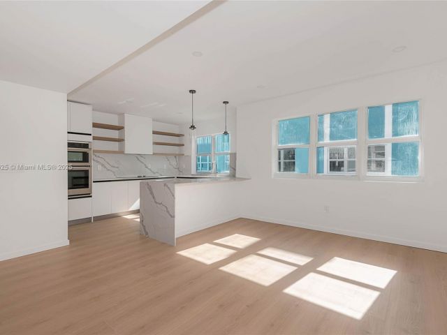 Home for sale at 824 SE 12 ct 1 - photo 6191661