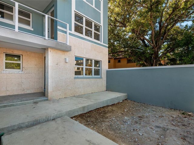 Home for sale at 824 SE 12 ct 1 - photo 6191665