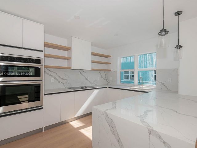 Home for sale at 824 SE 12 ct 1 - photo 6191666