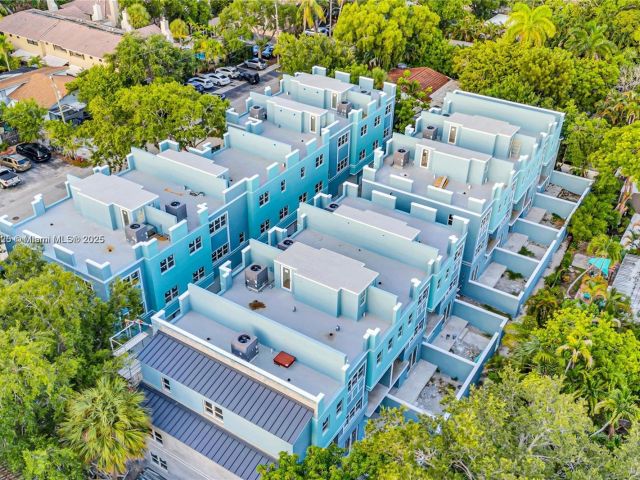 Home for sale at 824 SE 12 ct 1 - photo 6191668