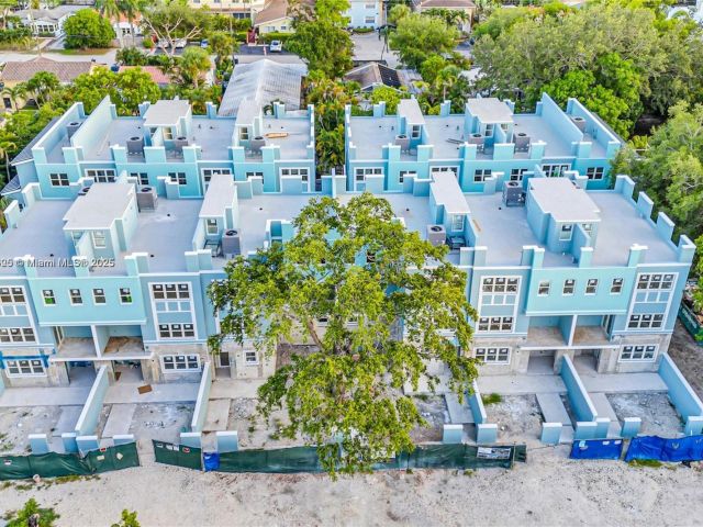 Home for sale at 824 SE 12 ct 1 - photo 6191669