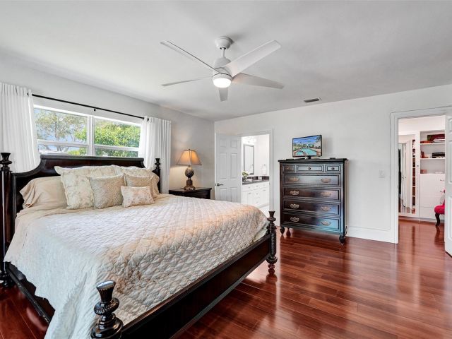 Home for sale at 4711 Bayview Dr - photo 6191469