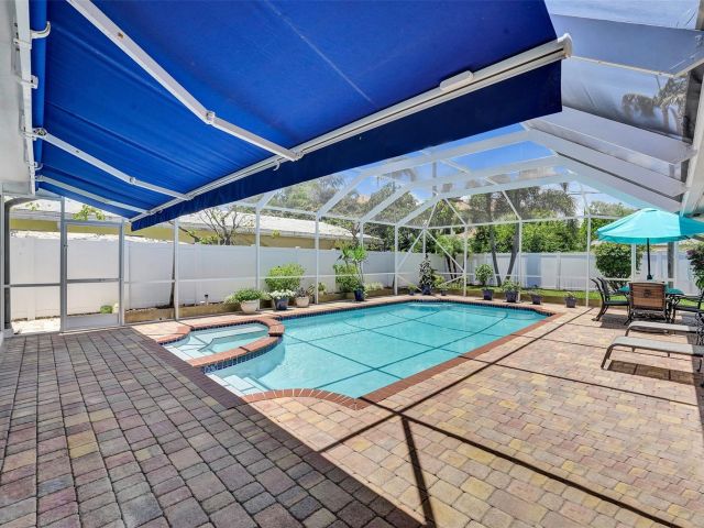 Home for sale at 4711 Bayview Dr - photo 6191479