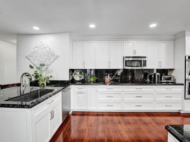 Home for sale at 4711 Bayview Dr - photo 6191484