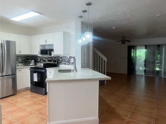 Home for rent at 1432 SW 47 Ave 1432 - photo 6192173