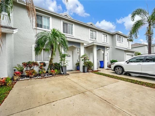 Home for rent at 1432 SW 47 Ave 1432 - photo 6192180