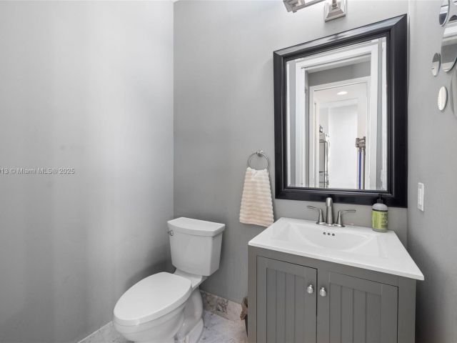 Home for sale at 721 SE 12th Ct 4 - photo 6192353