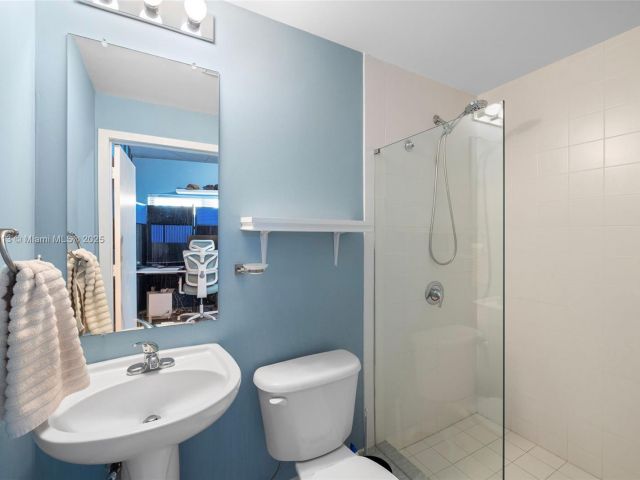 Home for sale at 721 SE 12th Ct 4 - photo 6192354